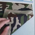 Tecido de sarja poliéster de poliéster com padrão de camuflagem 80/20 para uniforme militar