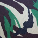 tecidos de oxford: poliéster 600d, 300 g / m2, impressão em camuflagem simples